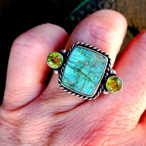 New Rough Labradorite and Peridot 925 Silver Ring.
